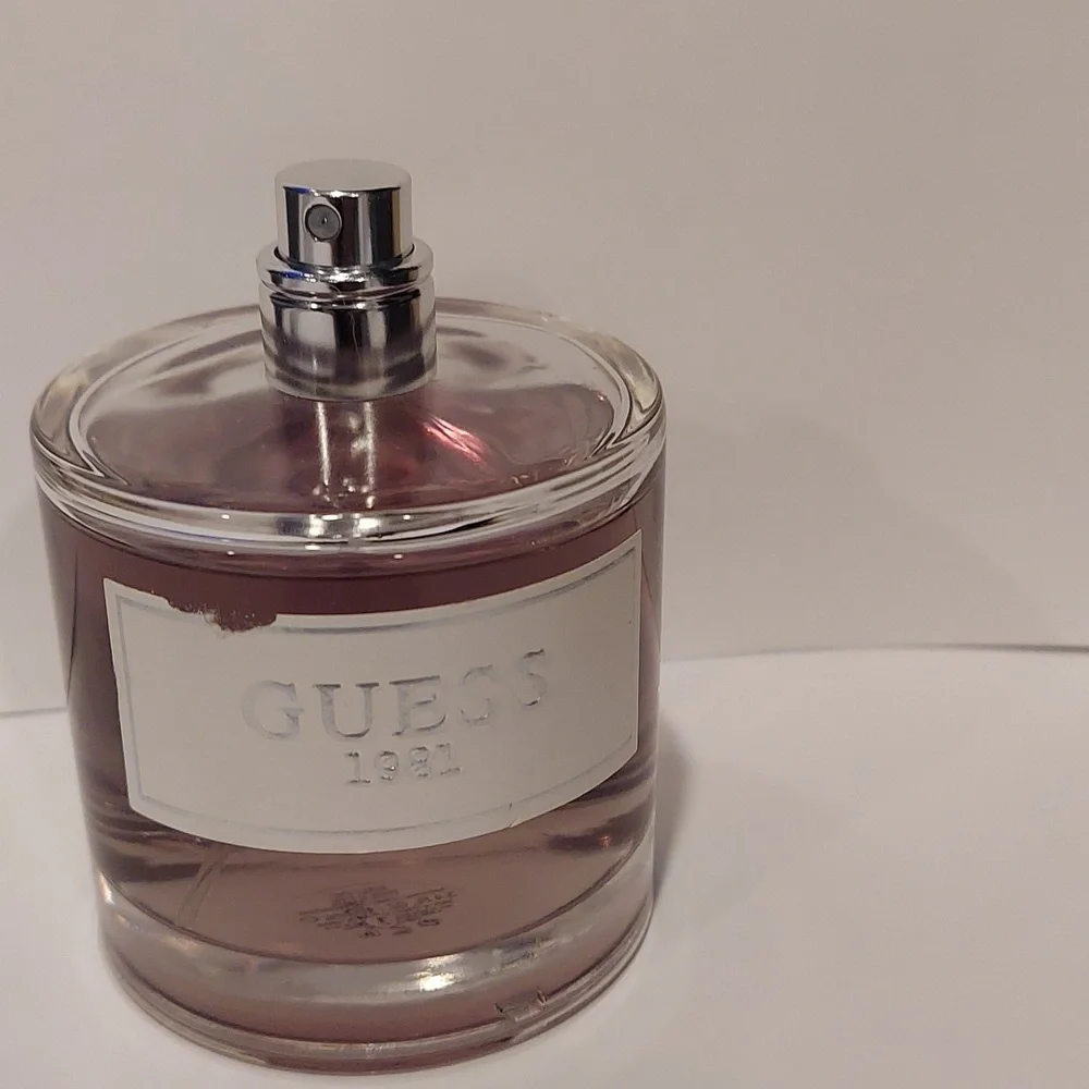 GUESS - Picture 2 of 3